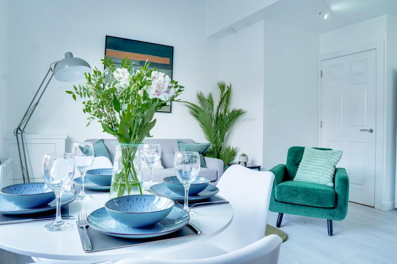 Modern 2 Bedroom Flat - 15 Minutes To Liverpool Беркенгед Екстер'єр фото
