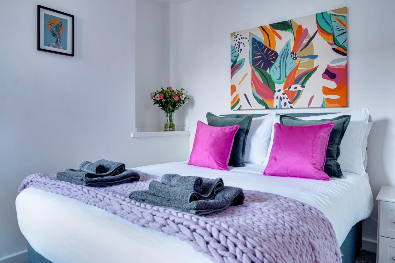 Modern 2 Bedroom Flat - 15 Minutes To Liverpool Беркенгед Екстер'єр фото
